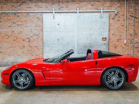 Used 2006 Chevrolet Corvette Coupe w/ Preferred Equipment Group RWD image 36