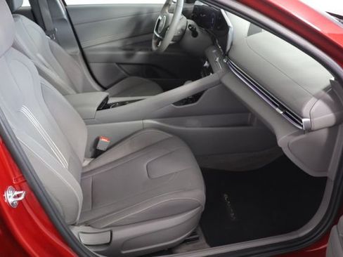 Used 2025 Hyundai Elantra SEL FWD image 24