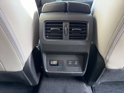 Used 2025 Nissan Rogue SL w/ Tech Package FWD image 33