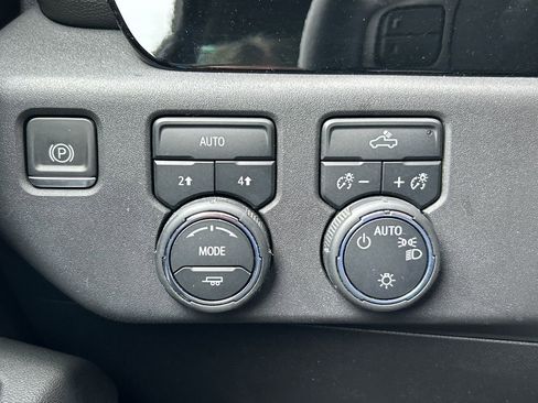 Used 2024 Chevrolet Silverado 1500 LT AWD/4WD image 30