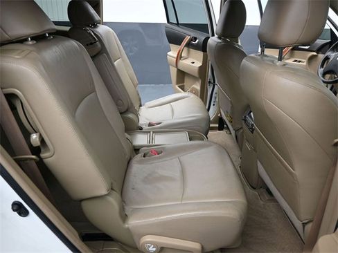 Used 2010 Toyota Highlander Limited image 25