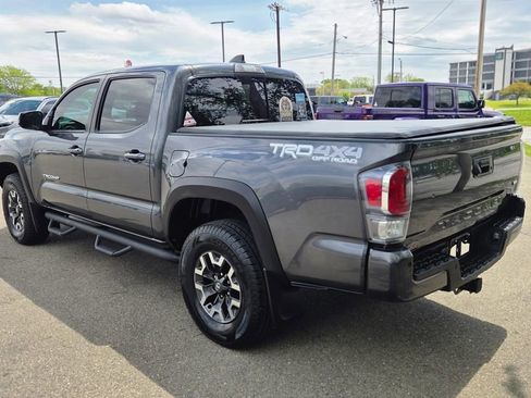 Used 2022 Toyota Tacoma TRD Off-Road w/ Technology Package AWD/4WD image 5