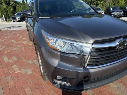 Used 2015 Toyota Highlander Limited w/ Driver Technology Package AWD/4WD image 20