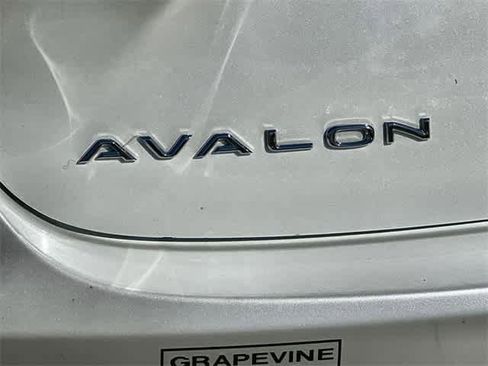 Used 2017 Toyota Avalon Touring image 8