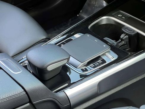 Used 2020 Mercedes-Benz GLB 250 4MATIC image 29