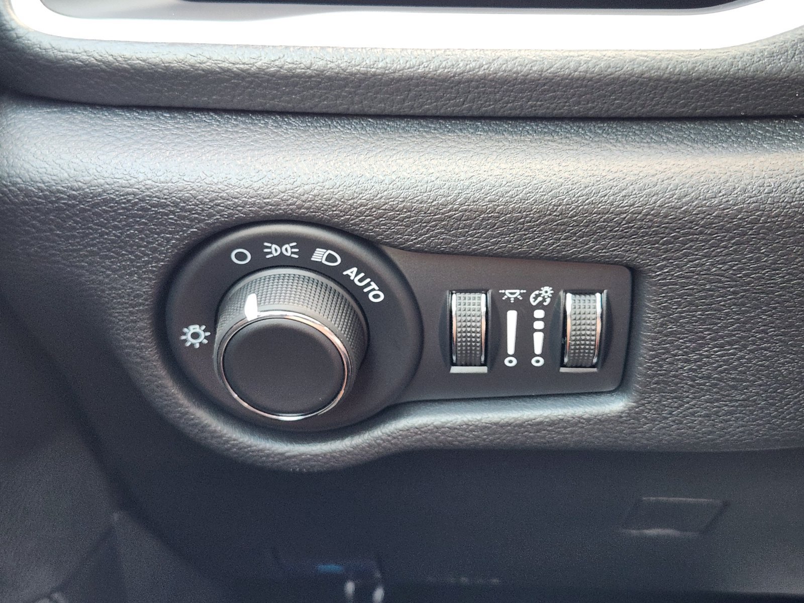 New 2027 Chrysler Pacifica Select FWD image 21