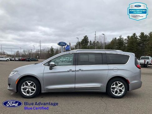 Used 2020 Chrysler Pacifica Limited FWD image 28