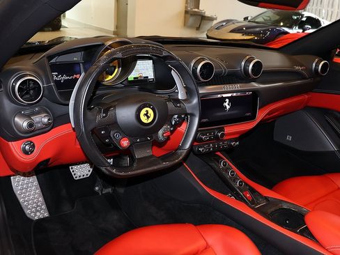 Certified 2022 Ferrari Portofino M image 6