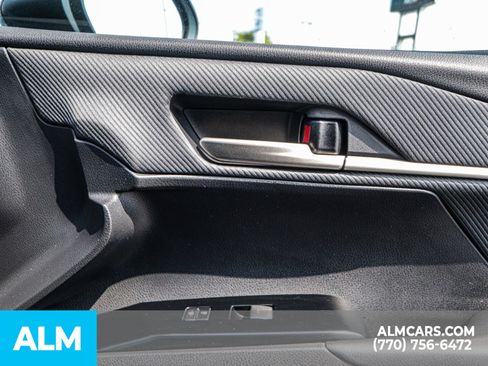 Used 2025 Toyota Camry SE image 50