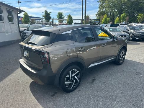 Used 2025 Nissan Kicks SV FWD image 5