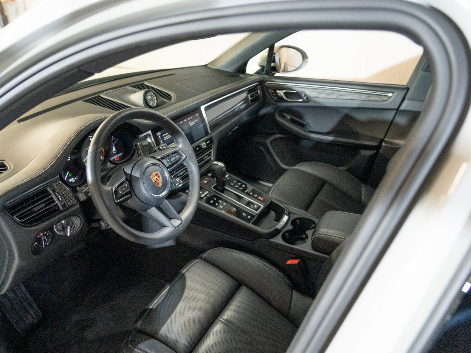 Used 2026 Porsche Macan S AWD/4WD image 4