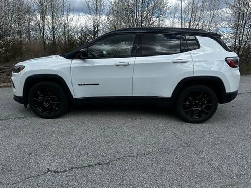 Used 2022 Jeep Compass Latitude w/ Convenience Group FWD image 8