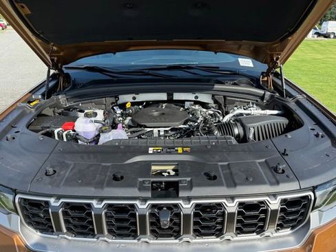 New 2026 Jeep Grand Cherokee L Limited w/ Luxury Tech Group II AWD/4WD image 33