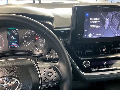 Used 2025 Toyota Corolla SE image 18