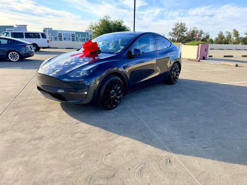 Used 2024 Tesla Model Y 2WD image 5