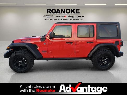 Used 2025 Jeep Wrangler Willys image 2