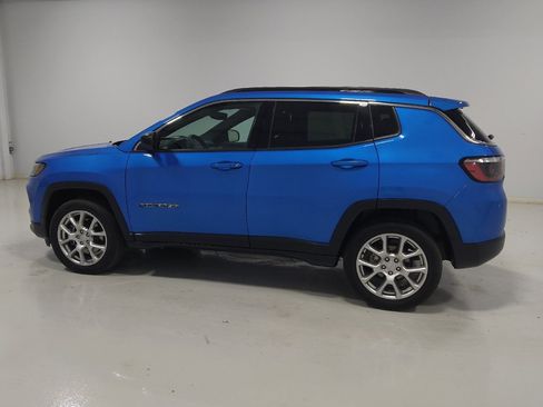 Used 2023 Jeep Compass Latitude AWD/4WD image 3