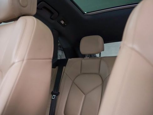 Used 2022 Porsche Macan image 36