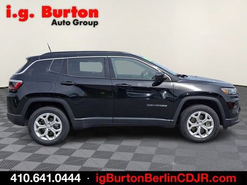 Used 2024 Jeep Compass Latitude AWD/4WD image 7