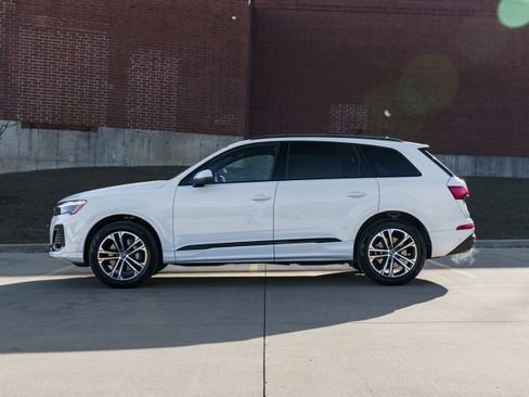 Certified 2025 Audi Q7 2.0T Premium w/ Convenience Plus Package image 6