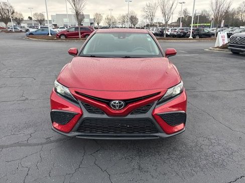 Used 2021 Toyota Camry SE image 2