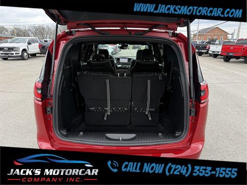 Used 2026 Chrysler Pacifica Limited w/ S Appearance Package image 16