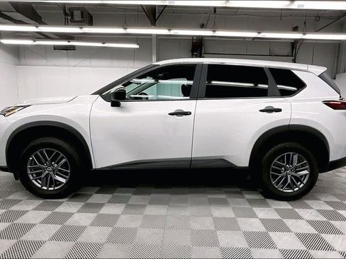 Used 2024 Nissan Rogue S image 13