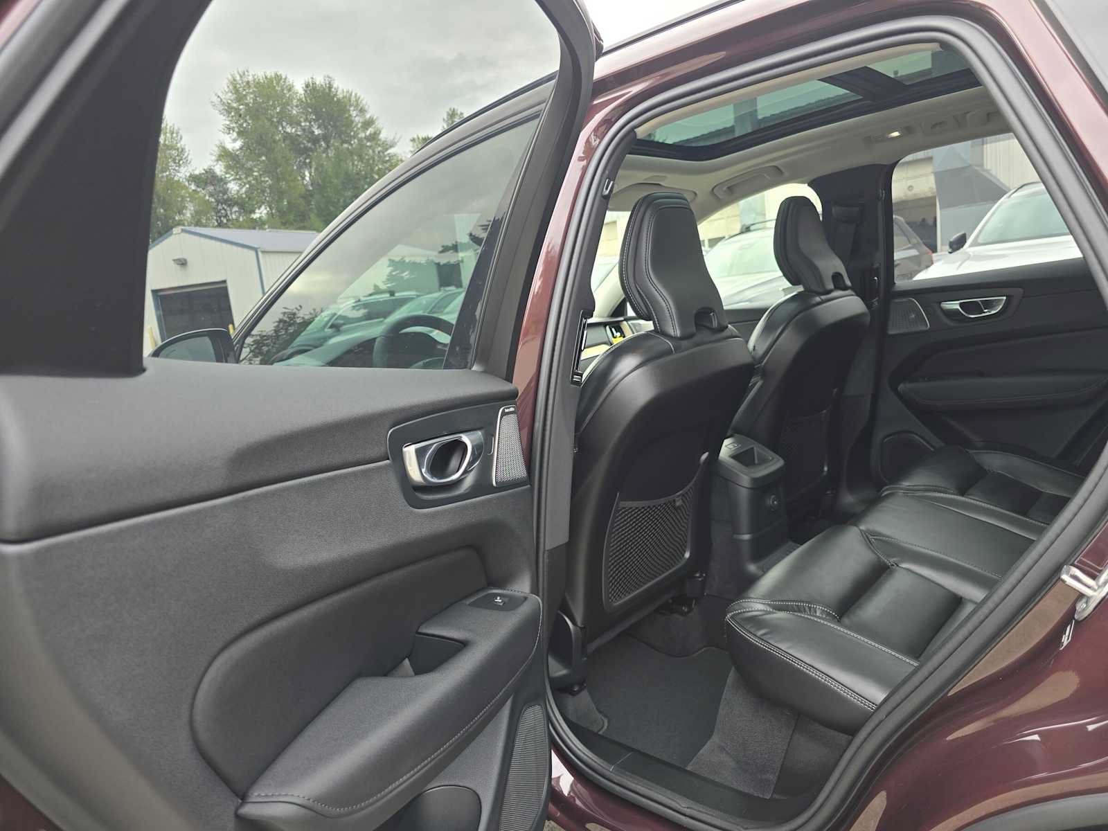Certified 2026 Volvo XC60 T8 Ultra w/ Climate Package AWD/4WD image 17