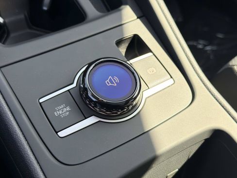 New 2026 Volkswagen Tiguan SE FWD image 24