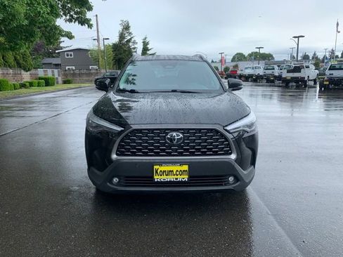 Used 2024 Toyota Corolla Cross XLE FWD image 9