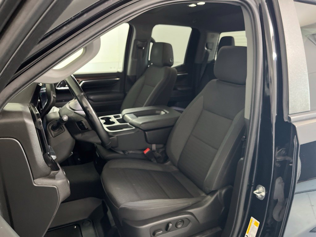 Used 2023 Chevrolet Silverado 1500 RST w/ Redline Edition AWD/4WD image 17