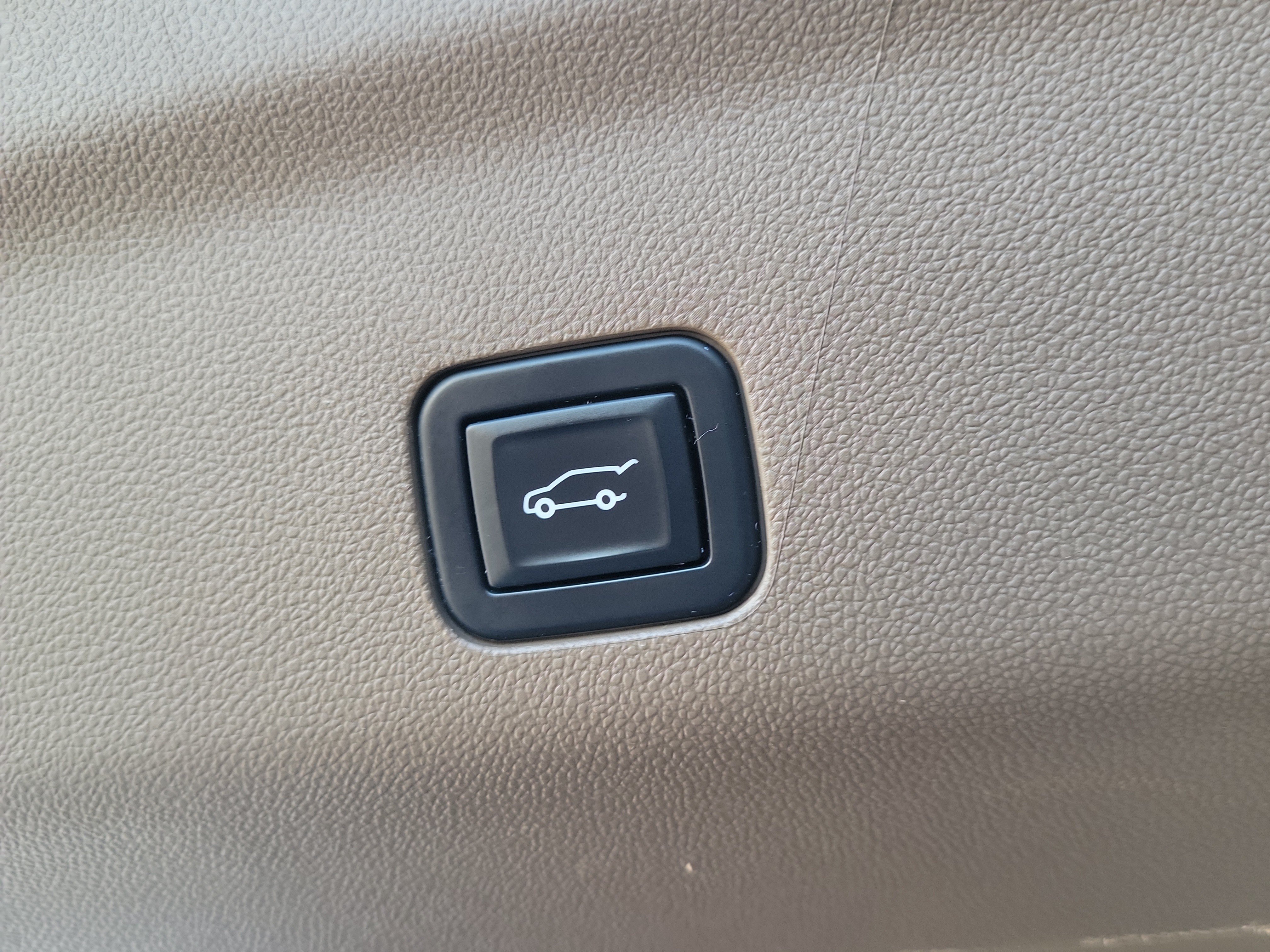 Used 2022 GMC Yukon XL Denali AWD/4WD image 8
