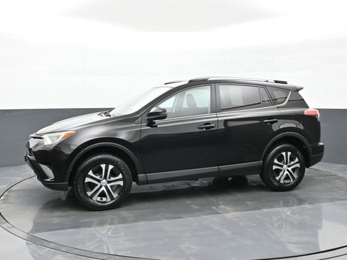 Used 2017 Toyota RAV4 LE image 5