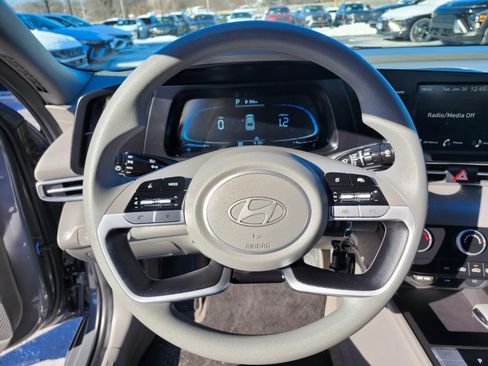 Certified 2025 Hyundai Elantra SE image 25