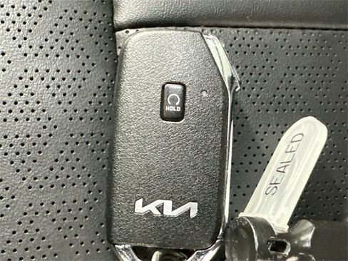 Used 2023 Kia Sorento SX image 18