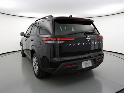 Used 2025 Nissan Pathfinder SV image 6