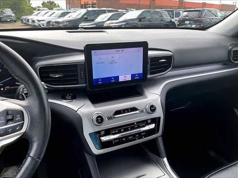 Used 2020 Ford Explorer XLT w/ Equipment Group 202A AWD/4WD image 19