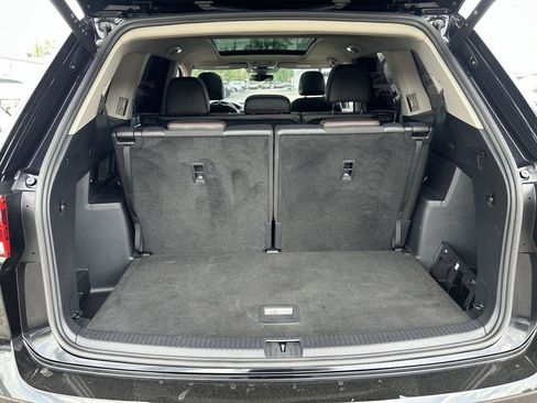Certified 2025 Volkswagen Atlas Peak Edition SE AWD/4WD image 28