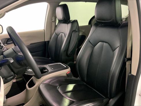 Used 2023 Chrysler Pacifica Touring-L FWD image 22