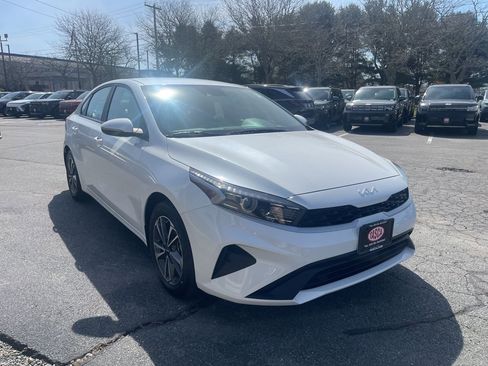 Used 2024 Kia Forte LXS w/ LXS Technology Package FWD image 3
