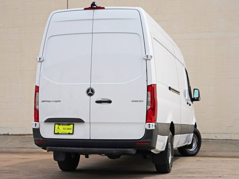 Used 2023 Mercedes-Benz Sprinter 2500 image 4