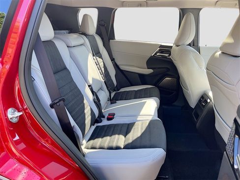 New 2025 Mitsubishi Outlander SE image 27