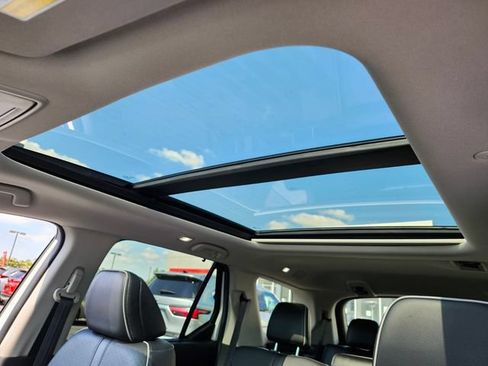 Used 2025 Honda Pilot Elite image 11