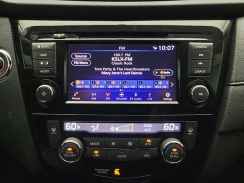 Used 2018 Nissan Rogue SV w/ Premium Package FWD image 25