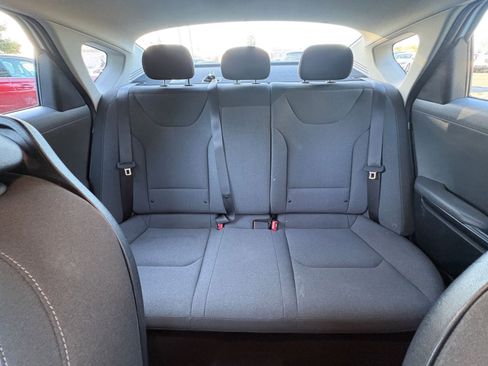 Used 2025 Kia K4 LXS image 37