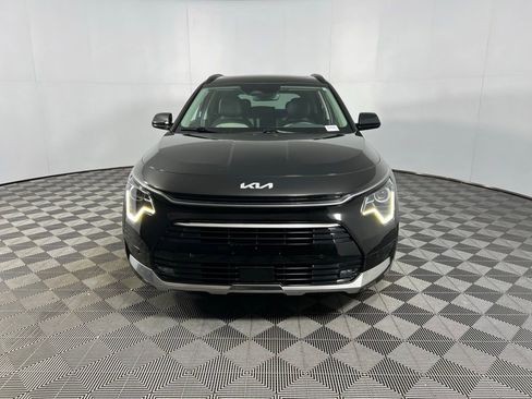 Used 2023 Kia Niro SX image 6