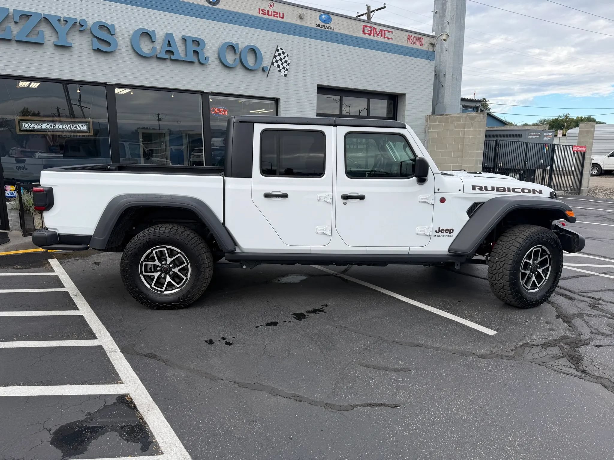 Used 2025 Jeep Gladiator Rubicon AWD/4WD image 9