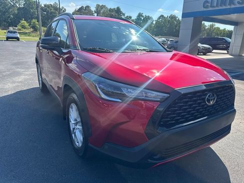 Used 2025 Toyota Corolla Cross LE FWD image 2