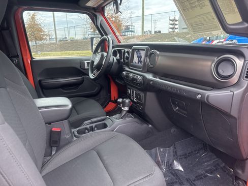 Certified 2020 Jeep Wrangler Sport image 35