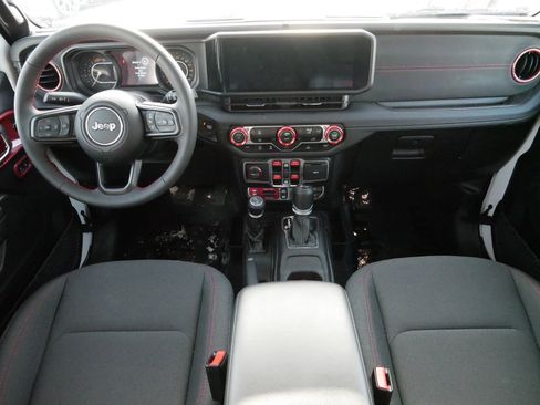 Used 2024 Jeep Wrangler Unlimited Rubicon image 10